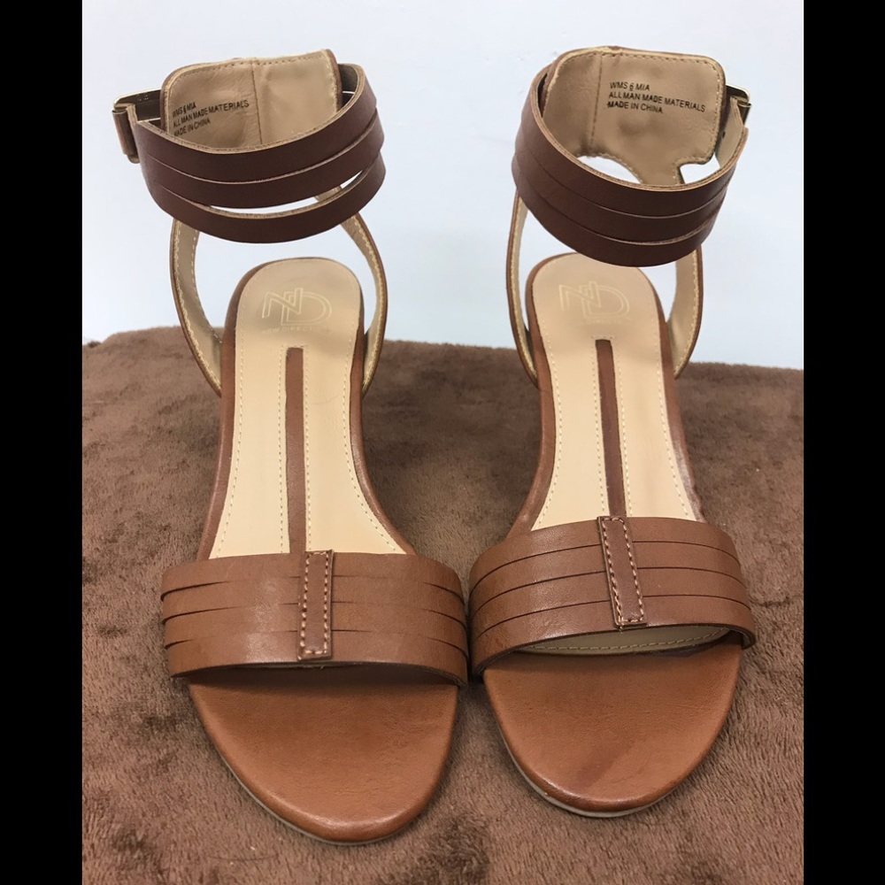 New directions size 6  Mia heeled sandal